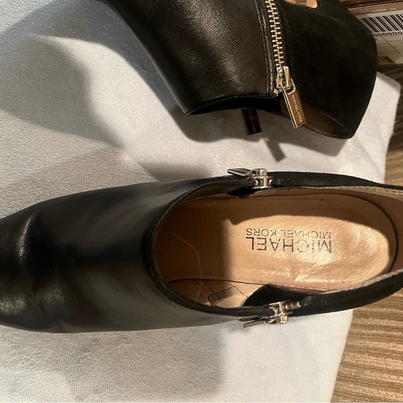 Michael Kors 6.5 Black Booties Leather and Suede. Please look at photos & notes - Picture 7 of 8